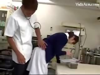 Медицинска сестра получаване на тя путка втрива от майстор и 2 медицински сестри при на surgery
