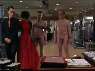 Mujer vestida hombre desnudo desde cine 8 y un mitad mujeres