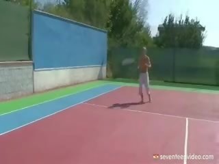 Si rambut perang tenis adolescent
