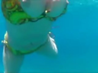 Υποθαλάσσια βρόμικο ταινία swiming σφηνάκι χύσι