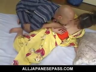Libidinous adulte japonais puma en une kimono manèges une dur peter