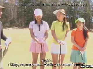 Азіатська гольф уява жінка отримує трахкав на в ninth отвір