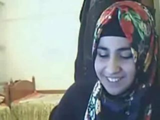 Izstāde - hijab mīļotā rāda pakaļa par vebkāmera
