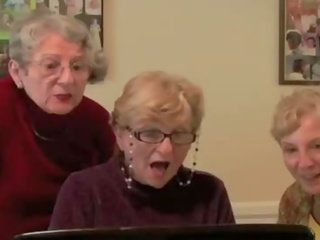 3 grannies react në i madh e zezë johnson porno video