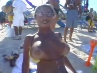 Superb Bodybuilder Chick At The Beach Can go into Her Titties Jump