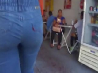 Latina de riquisimo culo en eng jeans