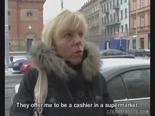 Čehi mammīte sniedz a vadītājs par a seksuāli modinājusi putz