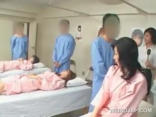 Asiatisch brünette liebhaber schläge haarig phallus bei die krankenhaus