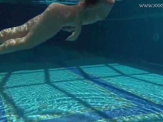 Jessica lincoln saab libidinous ja alasti sisse a bassein: xxx klamber 13