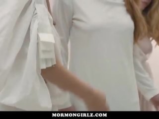 Mormongirlz- zwei mädchen bereiten nach oben rothaarige muschi