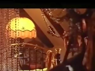 Keyhole 1975: フリー 撮影 ポルノの クリップ 75