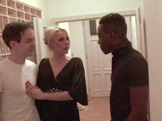 Perfected Wife Fucks with a Black Man to Fuck Her Hardcore