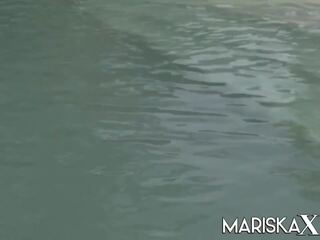 Mariskax – Threesome Fucking on the Lawn: Free HD adult film 04
