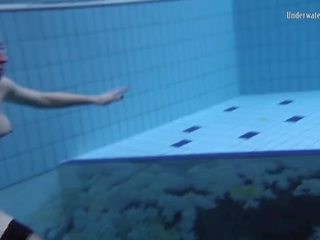 Υποθαλάσσια tremendous κορίτσια κολυμπώντας γυμνός, ελεύθερα βρόμικο ταινία 2e