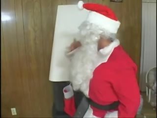 Fatty gives santa her cookies for man süýt