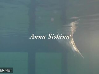 Stupendous elitë step-sister anna siskina me i madh cica në the duke notuar