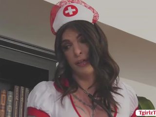 Tatuado enfermeira transsexual chelsea marie de frente anal porcas vídeo